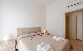 La Suite 2 Ondina Viareggio 200M From Sea - Happy Rentals